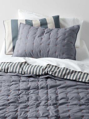 Crate&Barrel Classic Chambray Ashen Blue 100% Organic Cotton Kids Twin Quilt
